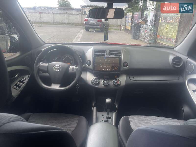 Позашляховик / Кросовер Toyota RAV4 2012 в Прилуках