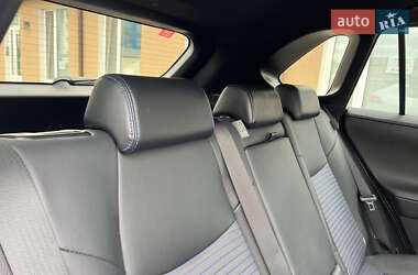 Позашляховик / Кросовер Toyota RAV4 2021 в 