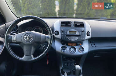 Внедорожник / Кроссовер Toyota RAV4 2008 в 