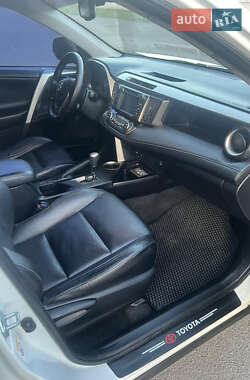 Внедорожник / Кроссовер Toyota RAV4 2013 в 