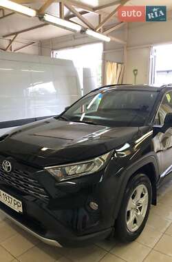 Внедорожник / Кроссовер Toyota RAV4 2019 в 
