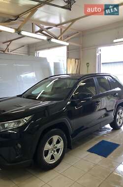 Внедорожник / Кроссовер Toyota RAV4 2019 в 