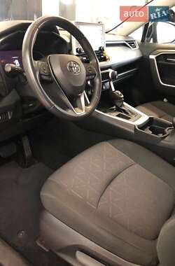 Внедорожник / Кроссовер Toyota RAV4 2019 в 