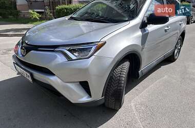 Позашляховик / Кросовер Toyota RAV4 2017 в 