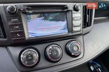 Позашляховик / Кросовер Toyota RAV4 2017 в 
