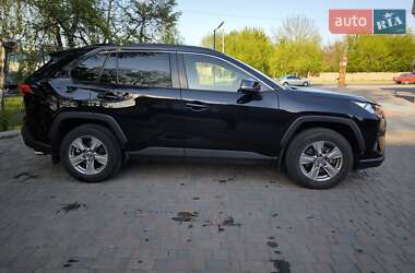 Позашляховик / Кросовер Toyota RAV4 2023 в 