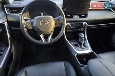 Позашляховик / Кросовер Toyota RAV4 2023 в 