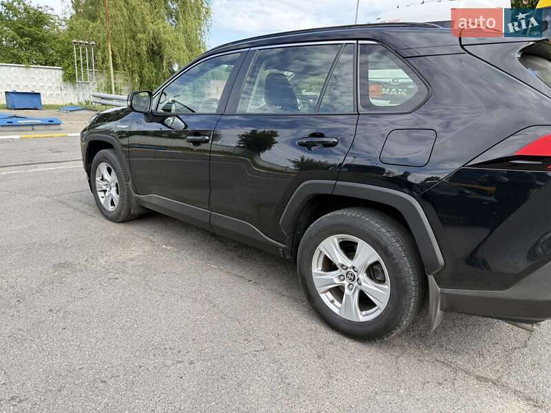 Внедорожник / Кроссовер Toyota RAV4 2020 в 