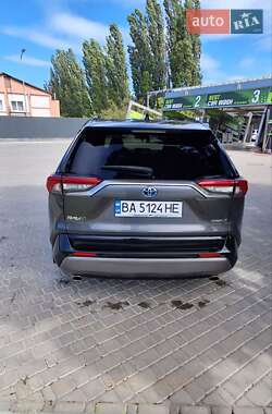 Внедорожник / Кроссовер Toyota RAV4 2019 в 