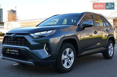 Внедорожник / Кроссовер Toyota RAV4 2020 в 