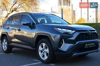 Внедорожник / Кроссовер Toyota RAV4 2020 в 