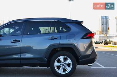 Внедорожник / Кроссовер Toyota RAV4 2020 в 