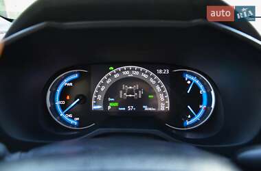 Внедорожник / Кроссовер Toyota RAV4 2020 в 