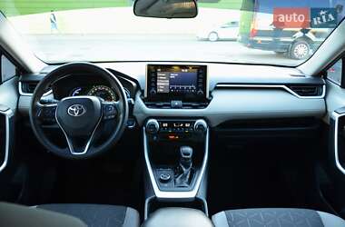 Внедорожник / Кроссовер Toyota RAV4 2020 в 