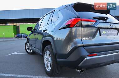 Внедорожник / Кроссовер Toyota RAV4 2020 в 