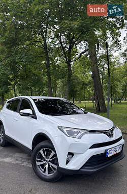 Позашляховик / Кросовер Toyota RAV4 2017 в Харкові