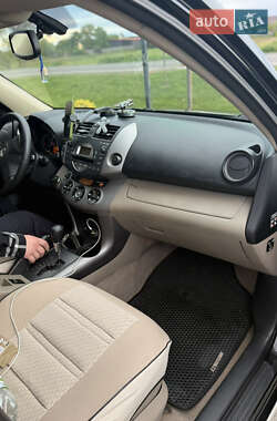 Позашляховик / Кросовер Toyota RAV4 2008 в 