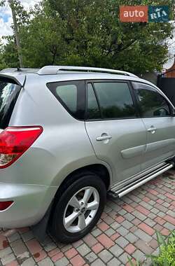 Позашляховик / Кросовер Toyota RAV4 2006 в 