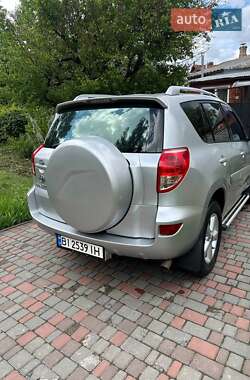 Позашляховик / Кросовер Toyota RAV4 2006 в 