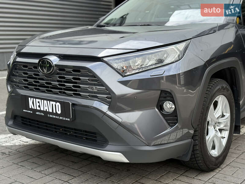 Позашляховик / Кросовер Toyota RAV4 2020 в Києві