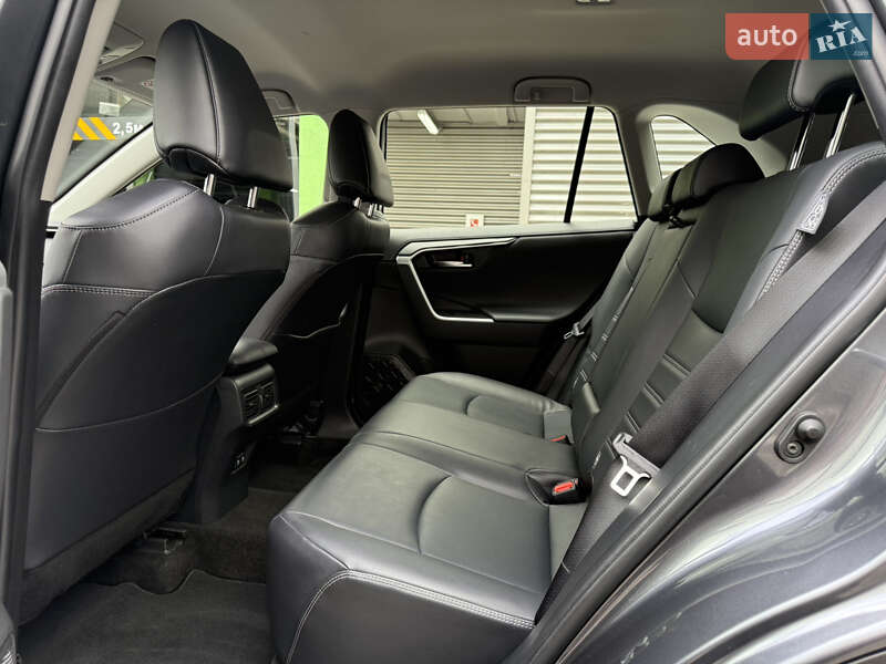 Позашляховик / Кросовер Toyota RAV4 2020 в Києві
