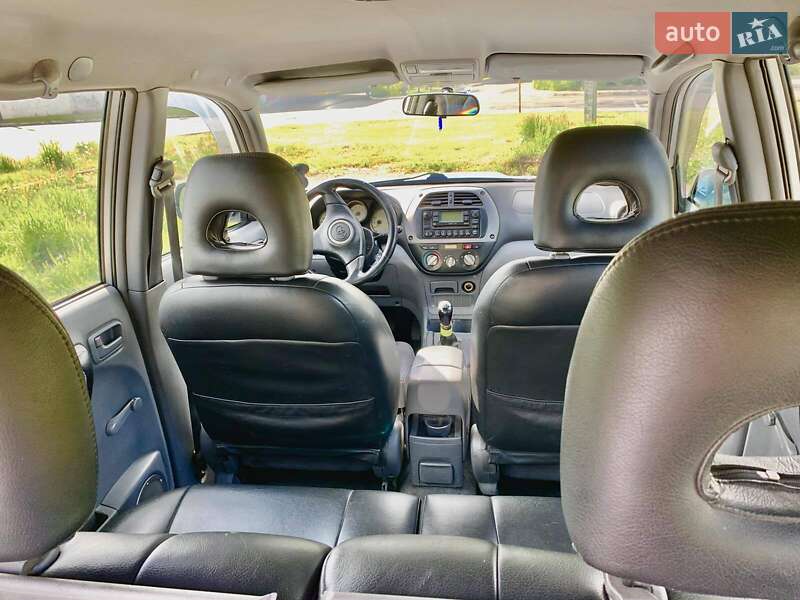 Внедорожник / Кроссовер Toyota RAV4 2002 в Луцке