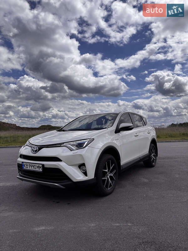 Позашляховик / Кросовер Toyota RAV4 2016 в 