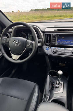 Позашляховик / Кросовер Toyota RAV4 2016 в 
