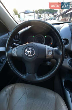 Позашляховик / Кросовер Toyota RAV4 2006 в 