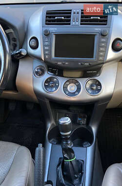 Позашляховик / Кросовер Toyota RAV4 2006 в 