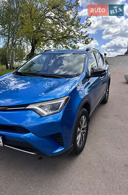 Внедорожник / Кроссовер Toyota RAV4 2018 в 