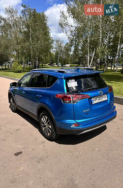 Внедорожник / Кроссовер Toyota RAV4 2018 в 