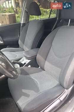 Внедорожник / Кроссовер Toyota RAV4 2006 в 