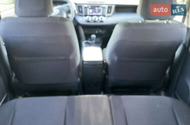 Внедорожник / Кроссовер Toyota RAV4 2018 в 