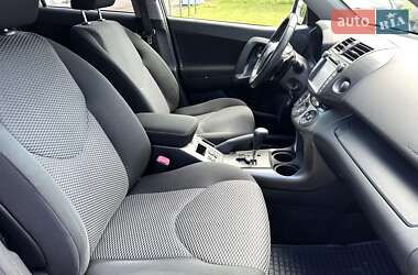 Внедорожник / Кроссовер Toyota RAV4 2011 в 