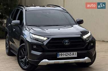 Позашляховик / Кросовер Toyota RAV4 2021 в 