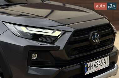 Позашляховик / Кросовер Toyota RAV4 2021 в 