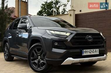 Позашляховик / Кросовер Toyota RAV4 2021 в 