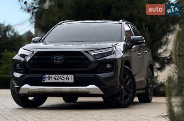 Позашляховик / Кросовер Toyota RAV4 2021 в 