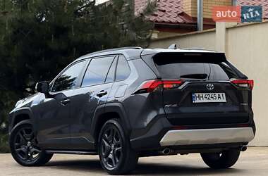 Позашляховик / Кросовер Toyota RAV4 2021 в 