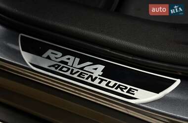 Позашляховик / Кросовер Toyota RAV4 2021 в 