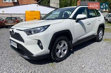Внедорожник / Кроссовер Toyota RAV4 2020 в 