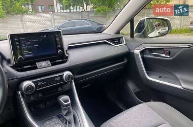 Внедорожник / Кроссовер Toyota RAV4 2020 в 