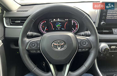 Позашляховик / Кросовер Toyota RAV4 2020 в 