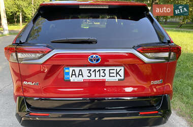 Позашляховик / Кросовер Toyota RAV4 2021 в 