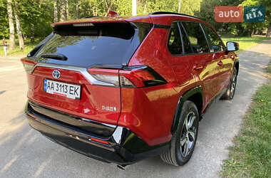 Позашляховик / Кросовер Toyota RAV4 2021 в 