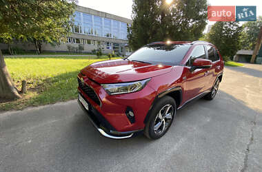 Позашляховик / Кросовер Toyota RAV4 2021 в 