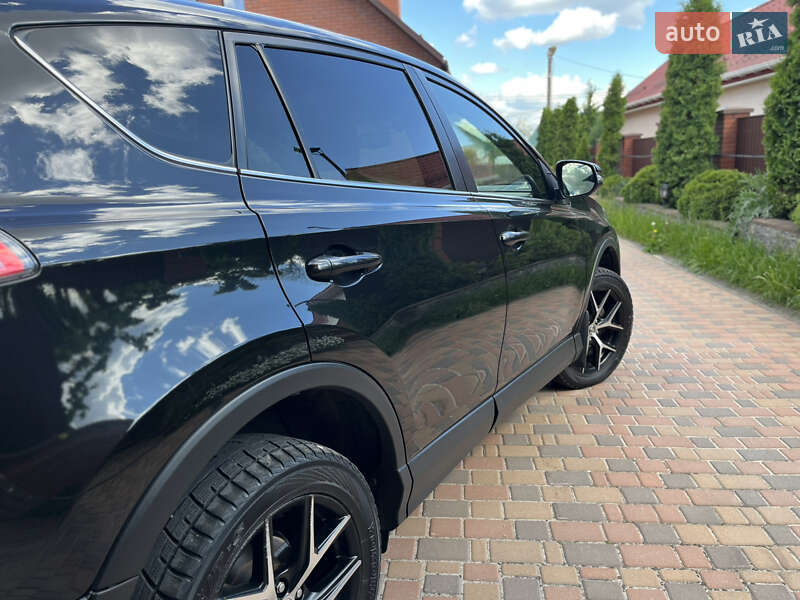 Внедорожник / Кроссовер Toyota RAV4 2016 в Кропивницком