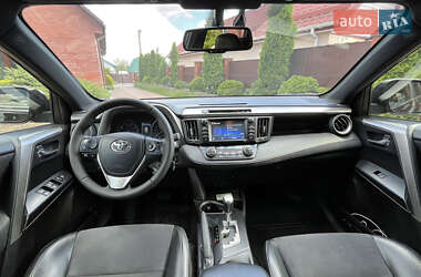 Позашляховик / Кросовер Toyota RAV4 2016 в 