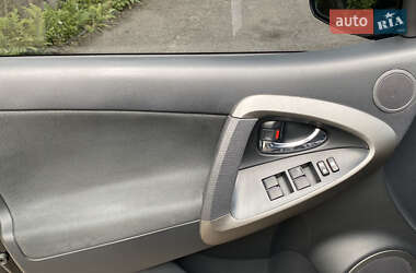 Внедорожник / Кроссовер Toyota RAV4 2011 в 